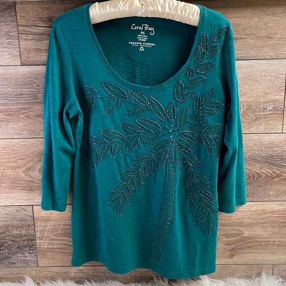 Coral Bay PS Ladies Emerald Green Scoop Neck 3/4 Sleeve Beaded Top Palm Tree - Picture 2 of 6